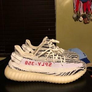 Yeezy boost 350 zebra